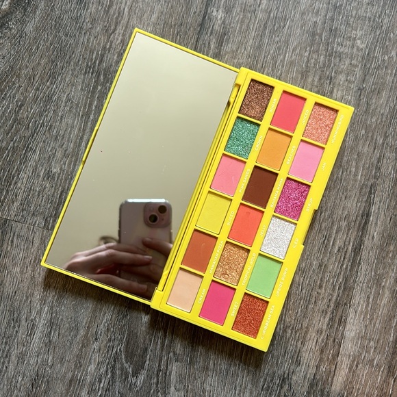 I ❤️ revolution pineapple eyeshadow pallet - Picture 2 of 5